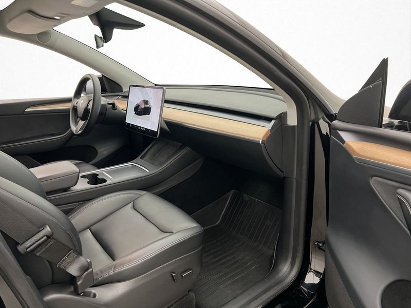 Tesla Model Y bild 25
