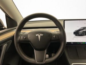 Tesla Model Y bild 17