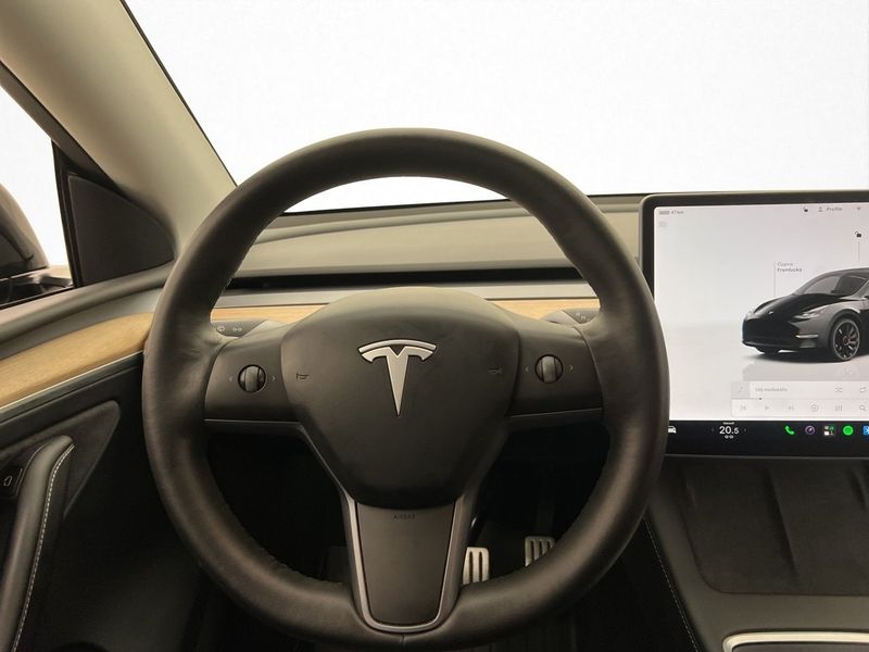 Tesla Model Y bild 17