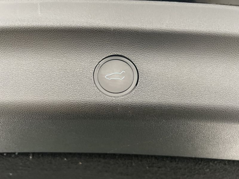 Tesla Model Y bild 12