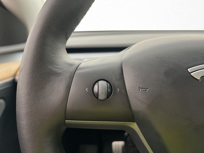 Tesla Model Y bild 19