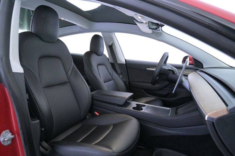 Tesla Model 3 bild 11