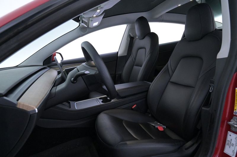 Tesla Model 3 bild 8