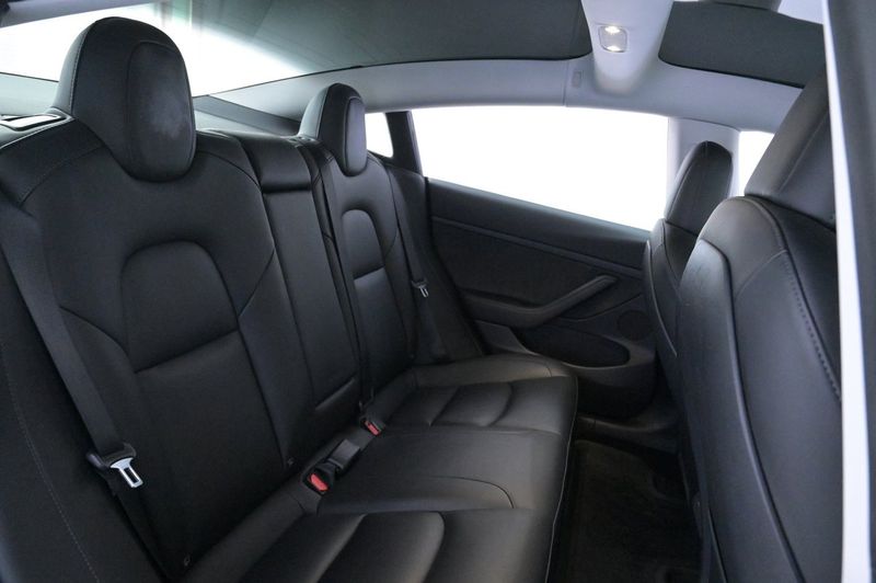 Tesla Model 3 bild 24