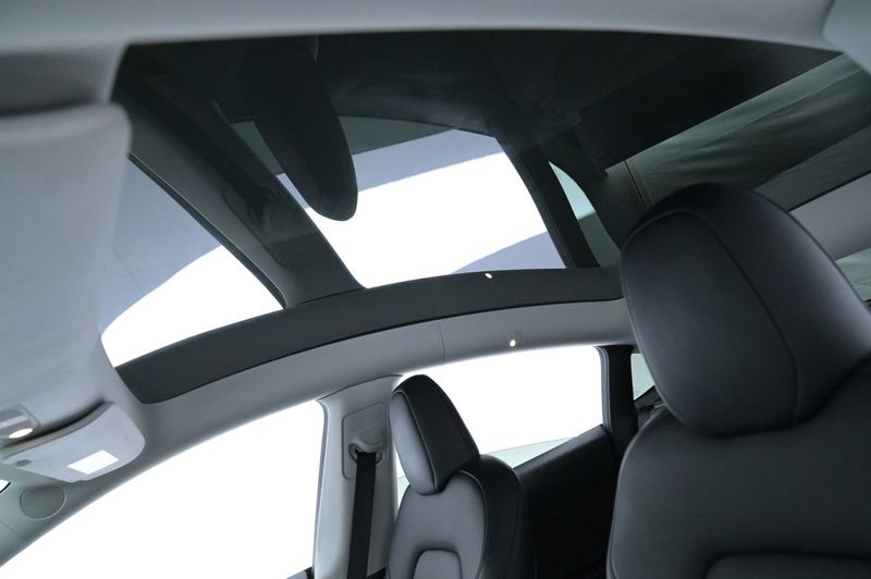 Tesla Model Y bild 24