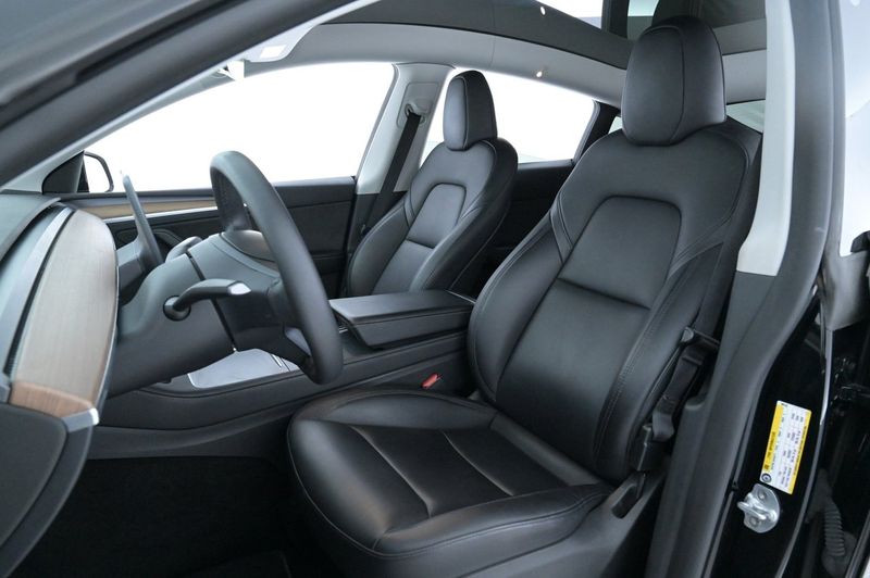 Tesla Model Y bild 9