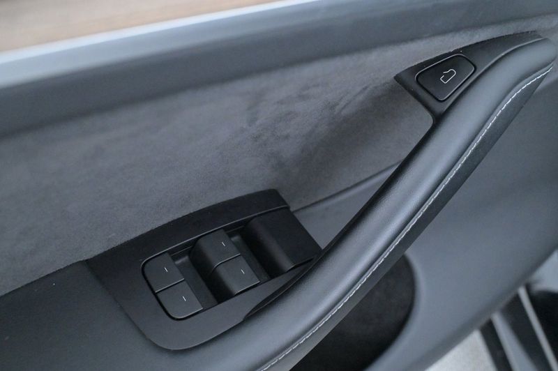 Tesla Model Y bild 10