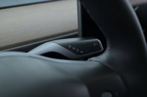 Tesla Model Y bild 8