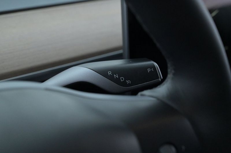 Tesla Model Y bild 8
