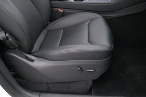 Tesla Model Y bild 13