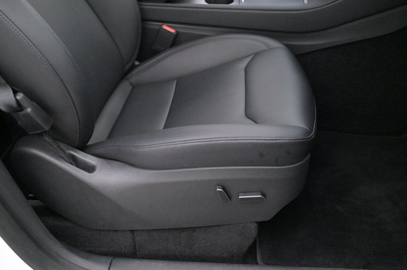 Tesla Model Y bild 13