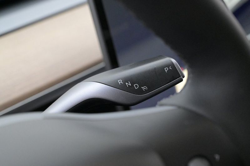 Tesla Model Y bild 8