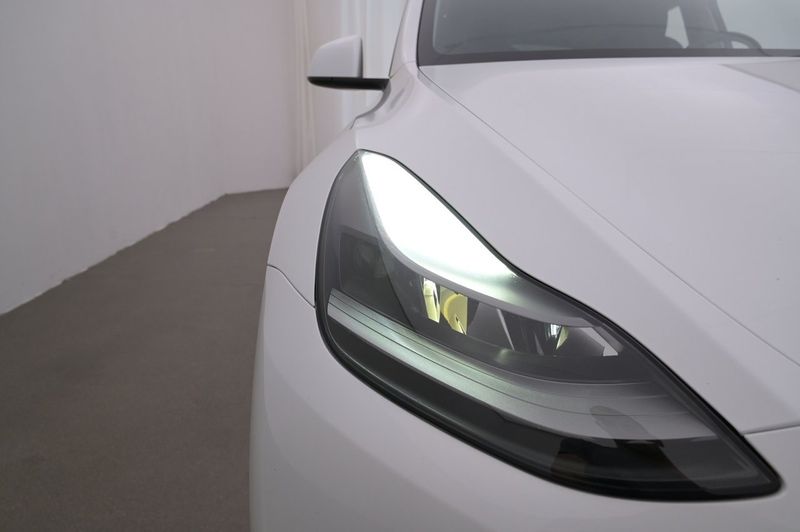 Tesla Model Y bild 26