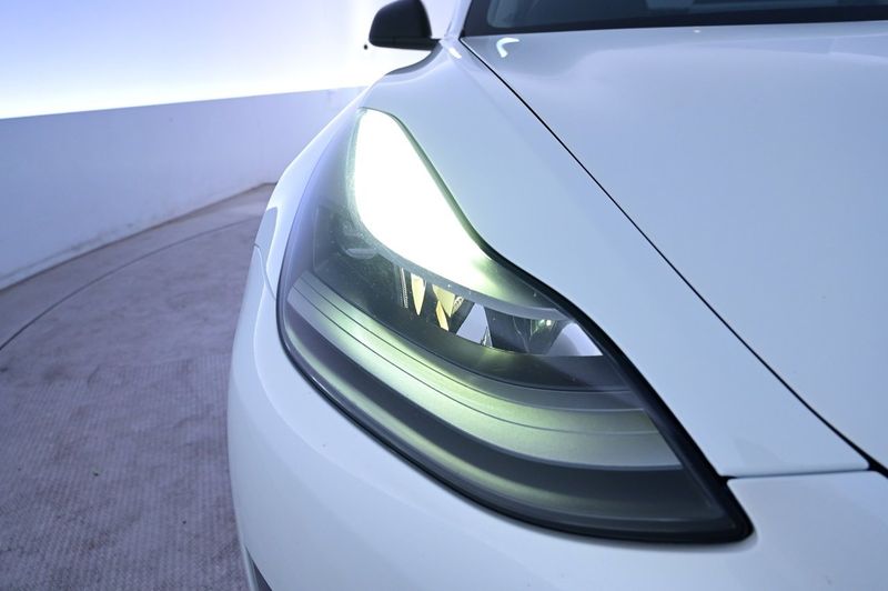 Tesla Model 3 bild 26
