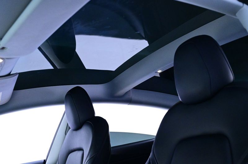 Tesla Model 3 bild 24