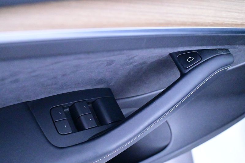 Tesla Model 3 bild 10