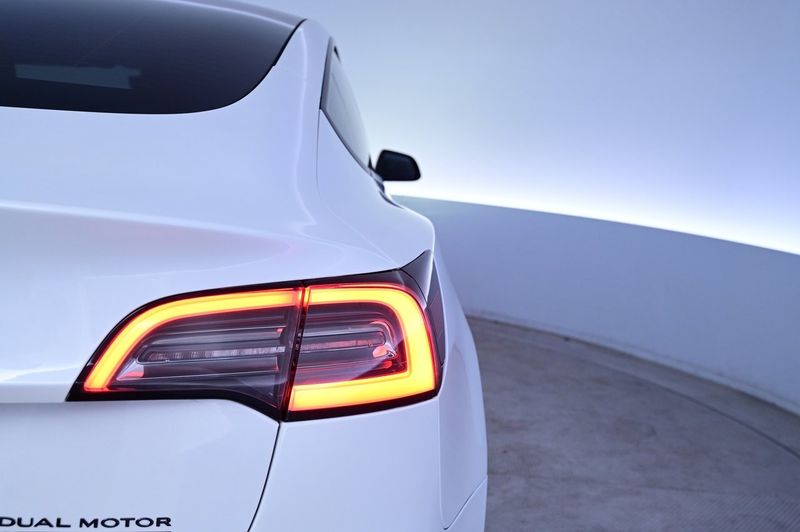Tesla Model 3 bild 25