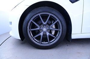 Tesla Model 3 bild 27