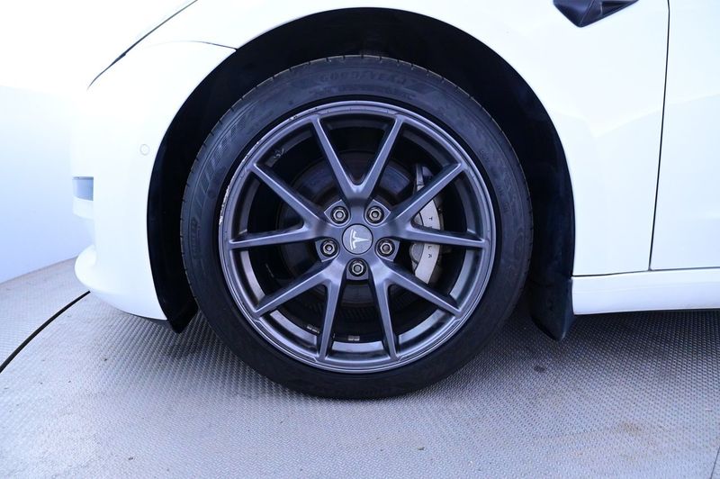 Tesla Model 3 bild 27