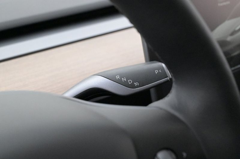 Tesla Model Y bild 8