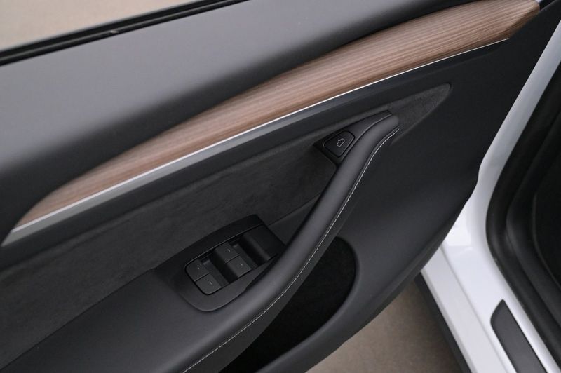 Tesla Model Y bild 10
