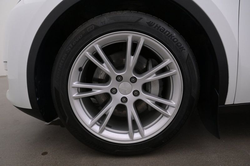 Tesla Model Y bild 27