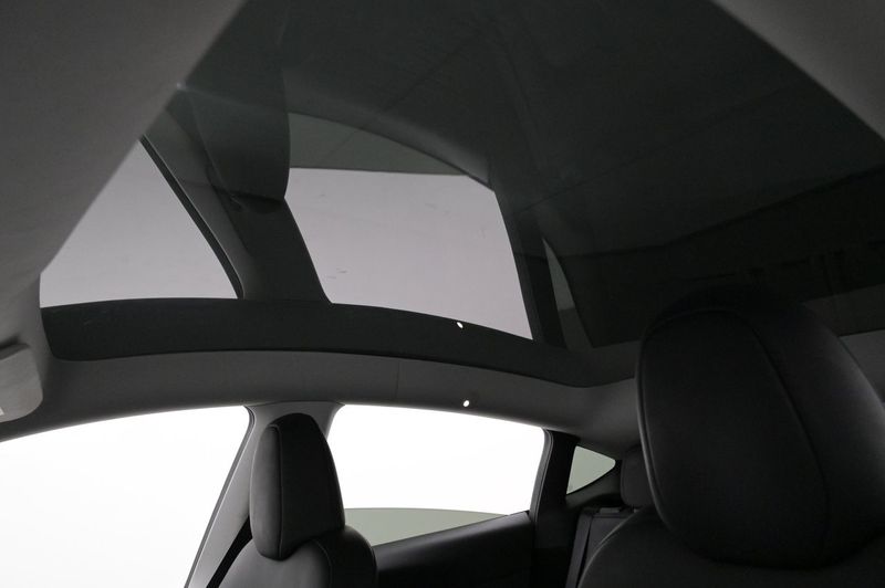 Tesla Model Y bild 24