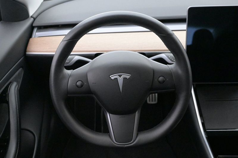 Tesla Model 3 bild 7