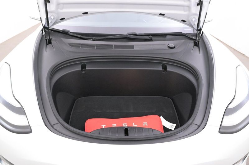 Tesla Model 3 bild 26