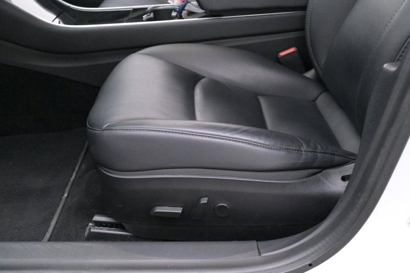 Tesla Model 3 bild 9