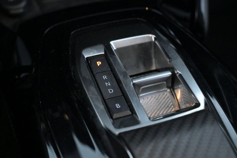 Peugeot e-2008 bild 21