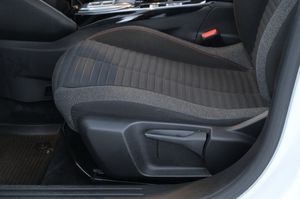 Peugeot e-2008 bild 12