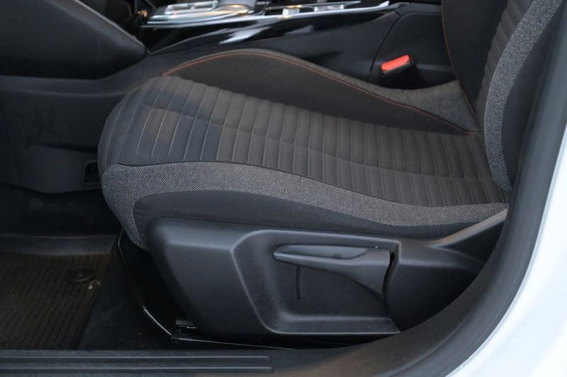 Peugeot e-2008 bild 12