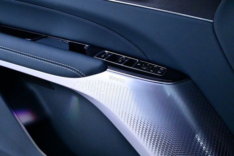 Cadillac Lyriq bild 11