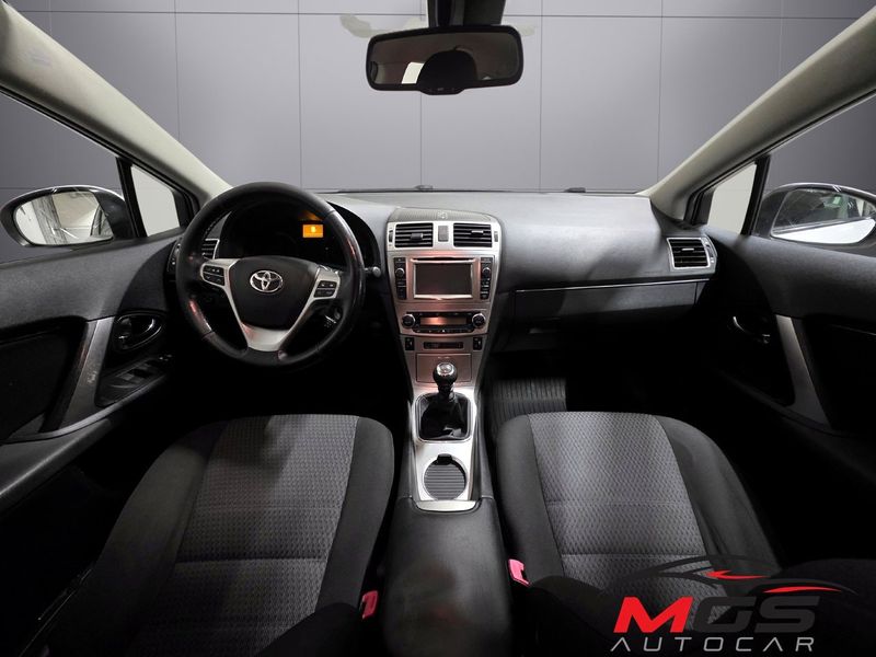 Toyota Avensis bild 10