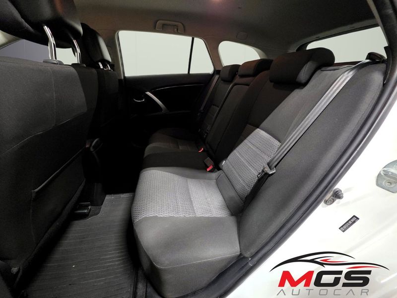 Toyota Avensis bild 14