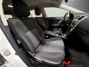Toyota Avensis bild 11