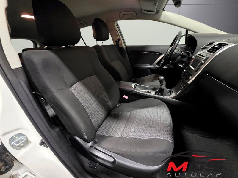 Toyota Avensis bild 11