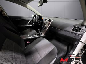Toyota Avensis bild 12