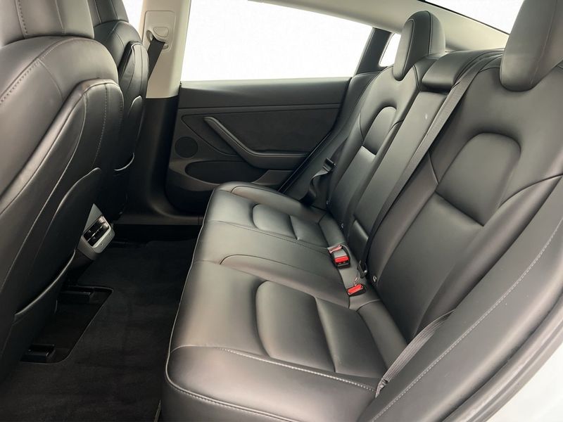 Tesla Model 3 bild 28