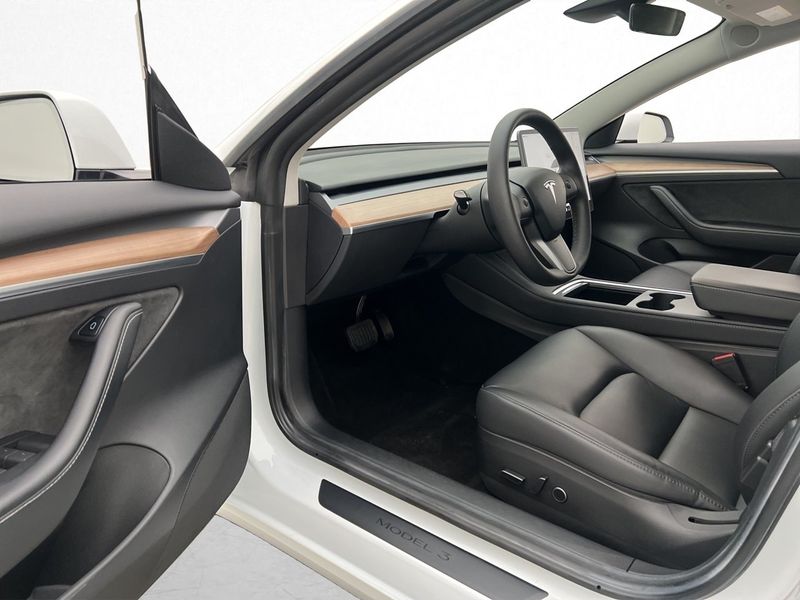 Tesla Model 3 bild 11