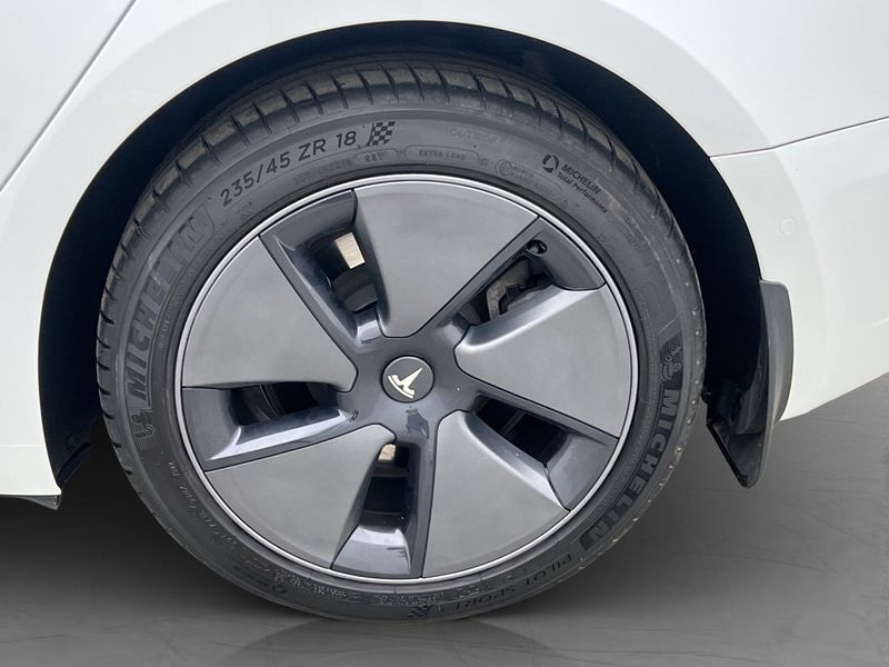 Tesla Model 3 bild 33