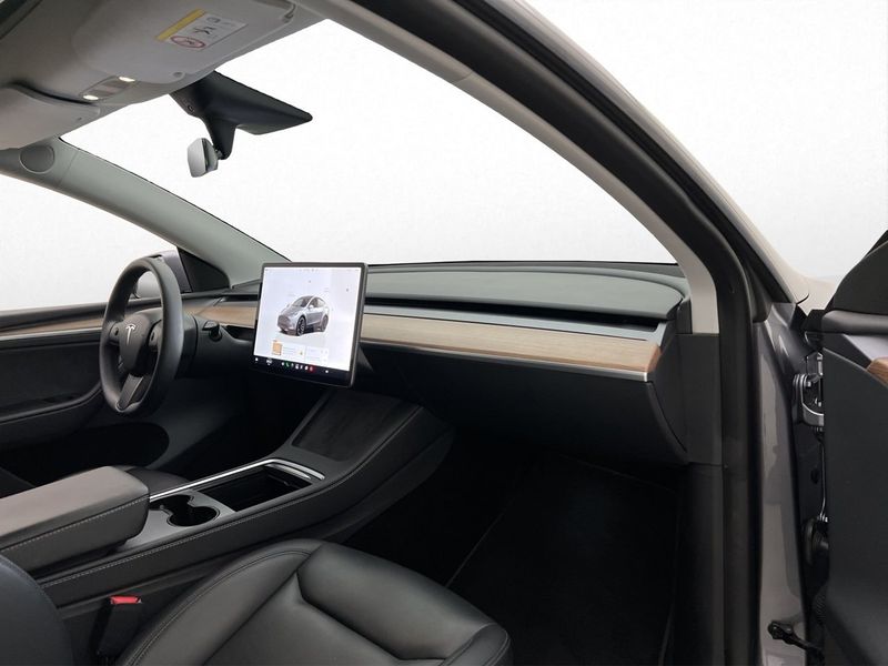 Tesla Model Y bild 27