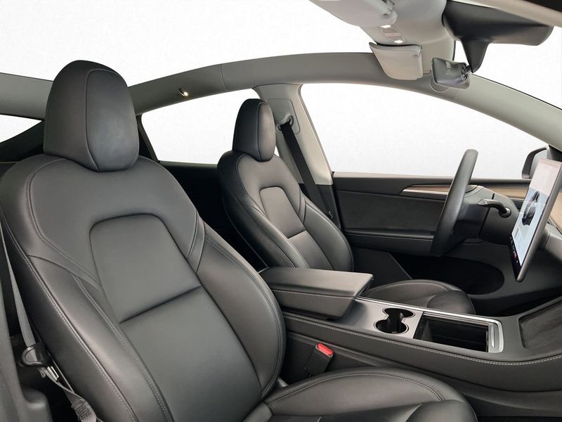 Tesla Model Y bild 28