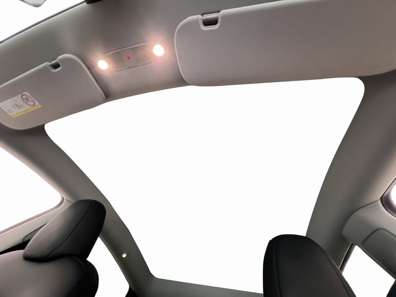 Tesla Model Y bild 15