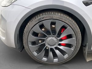Tesla Model Y bild 33