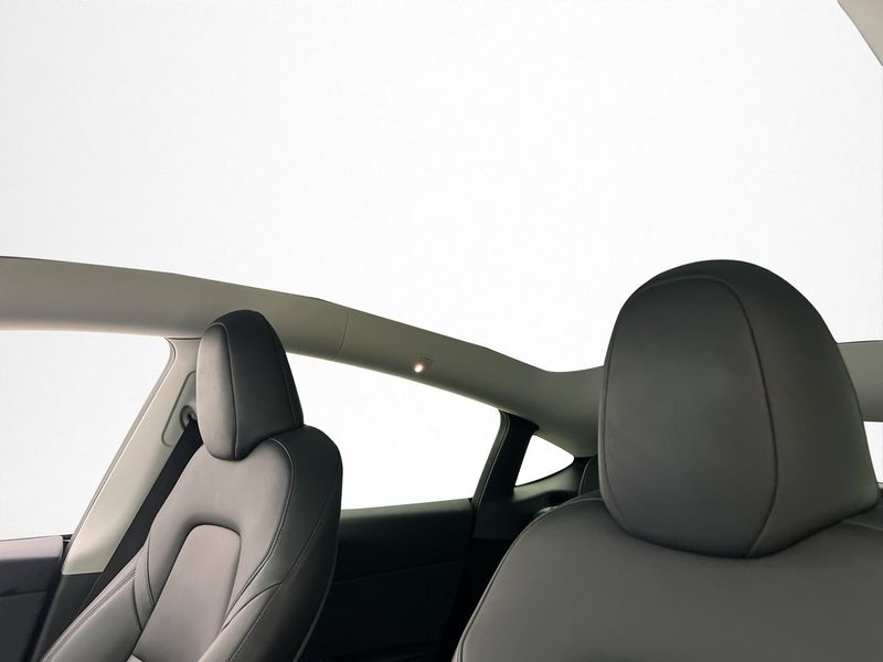 Tesla Model Y bild 14