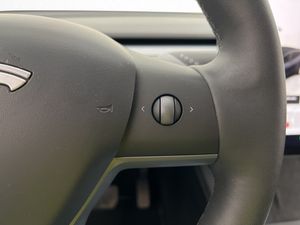 Tesla Model Y bild 18