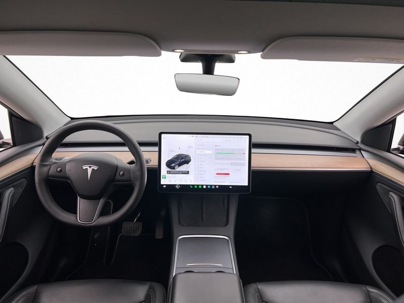 Tesla Model Y bild 15