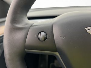 Tesla Model Y bild 17